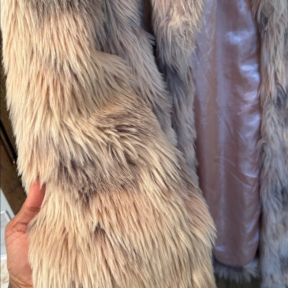QED London Blush Faux Fur Teddy Coat - Picture 3 of 4